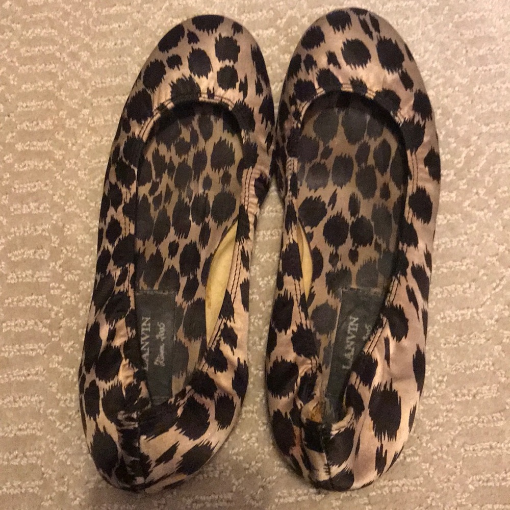Leoperd silk ballet flats .